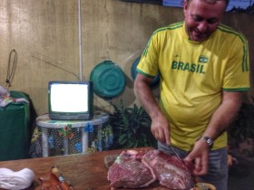 Iwan je zaposlen s nečim što je nekad pripadalo kravi